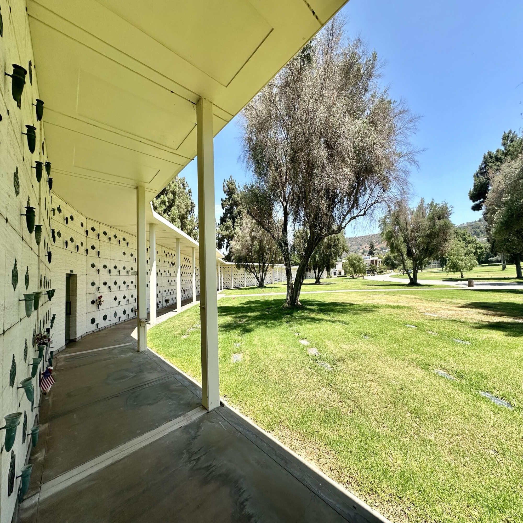 Single crypt in Mausoleum of the Valley