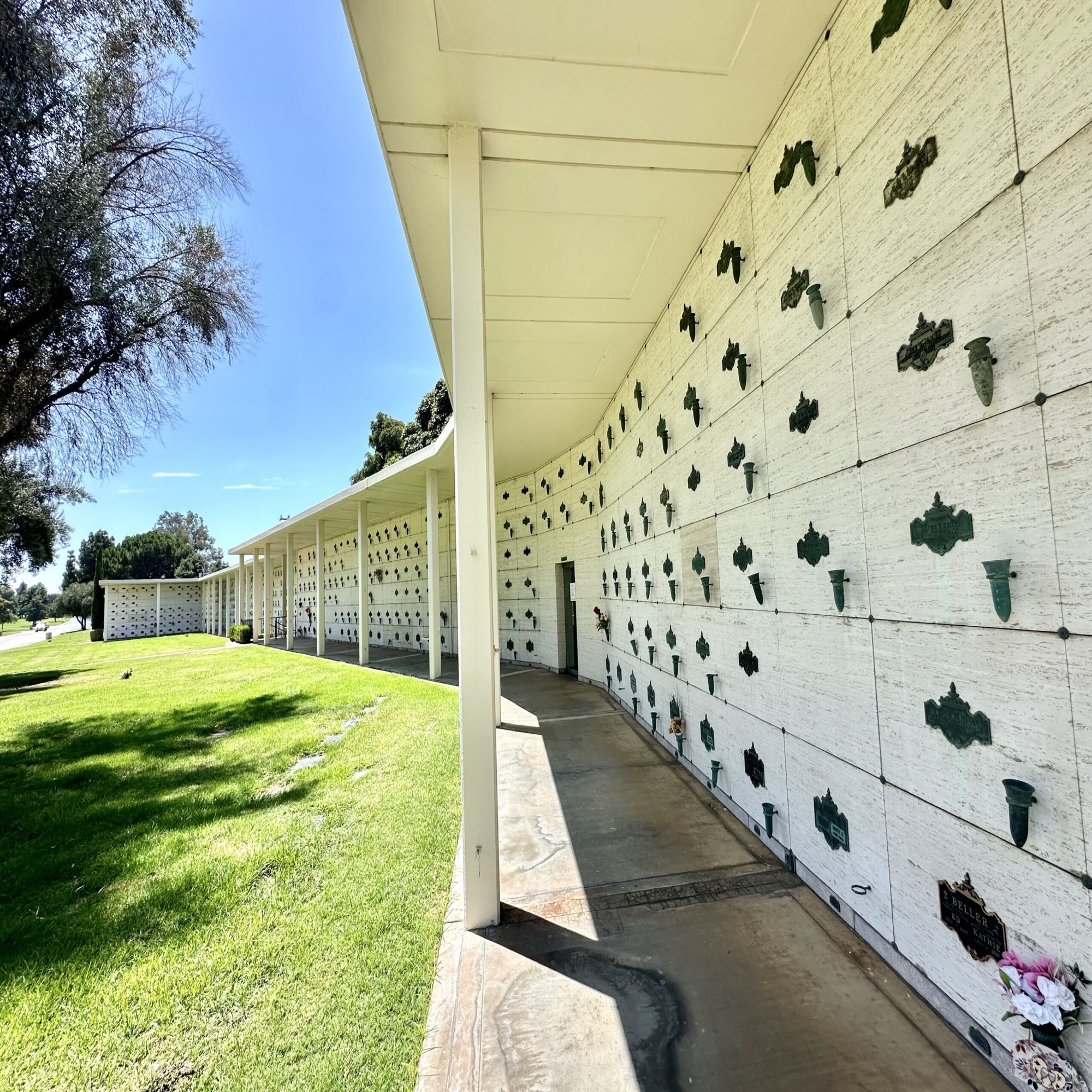 Single crypt in Mausoleum of the Valley