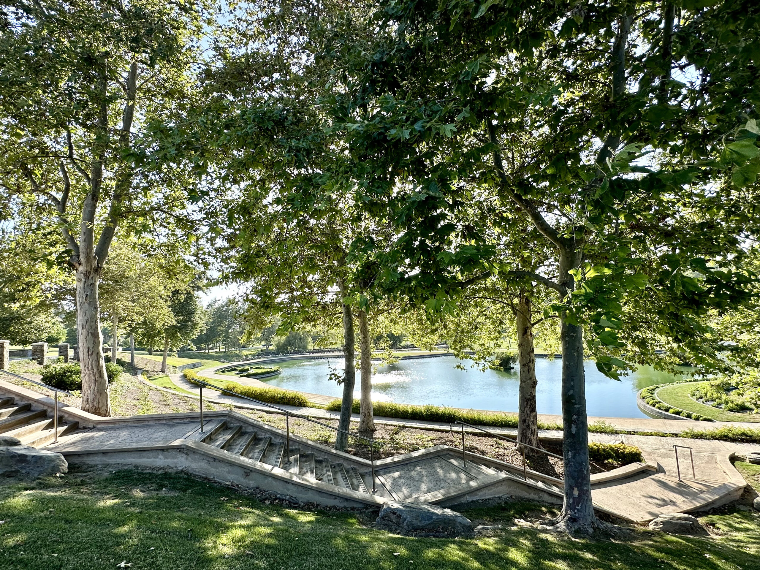 Deluxe family unit in Shoreline Terrace Monument Walls