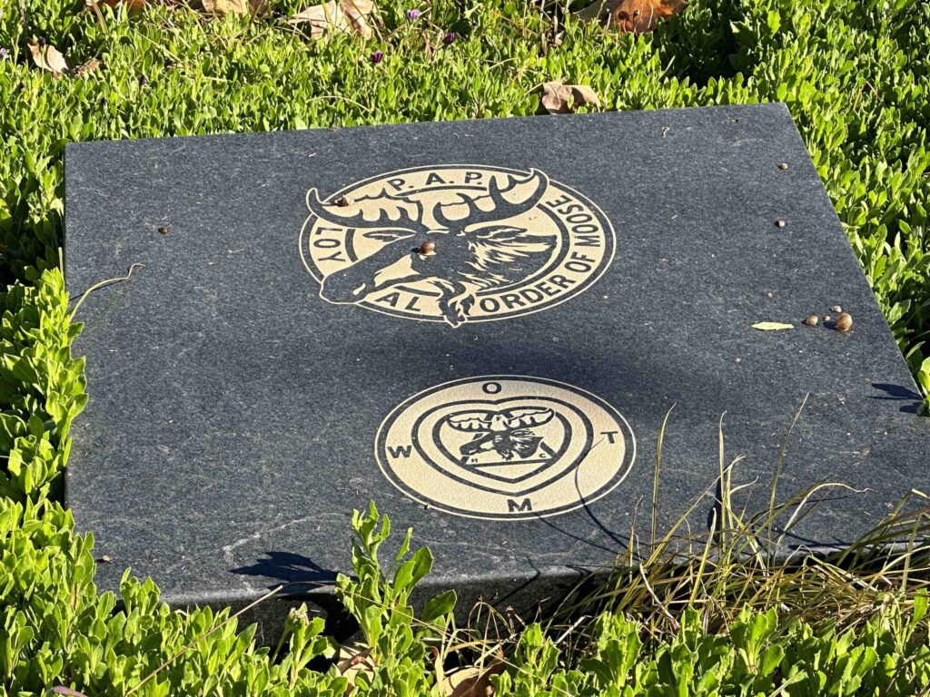 Bayer Cemetery Brokers El Camino Memorial Park Cemetery Moose Defending Circle