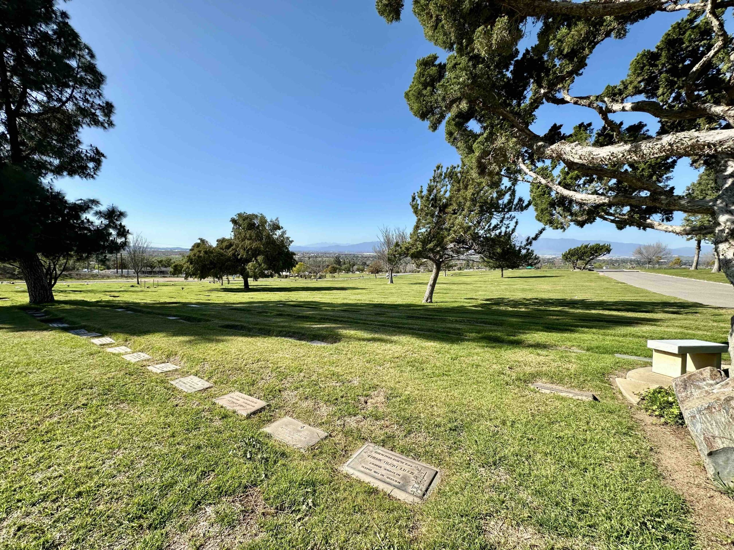 Two grave spaces in Honor