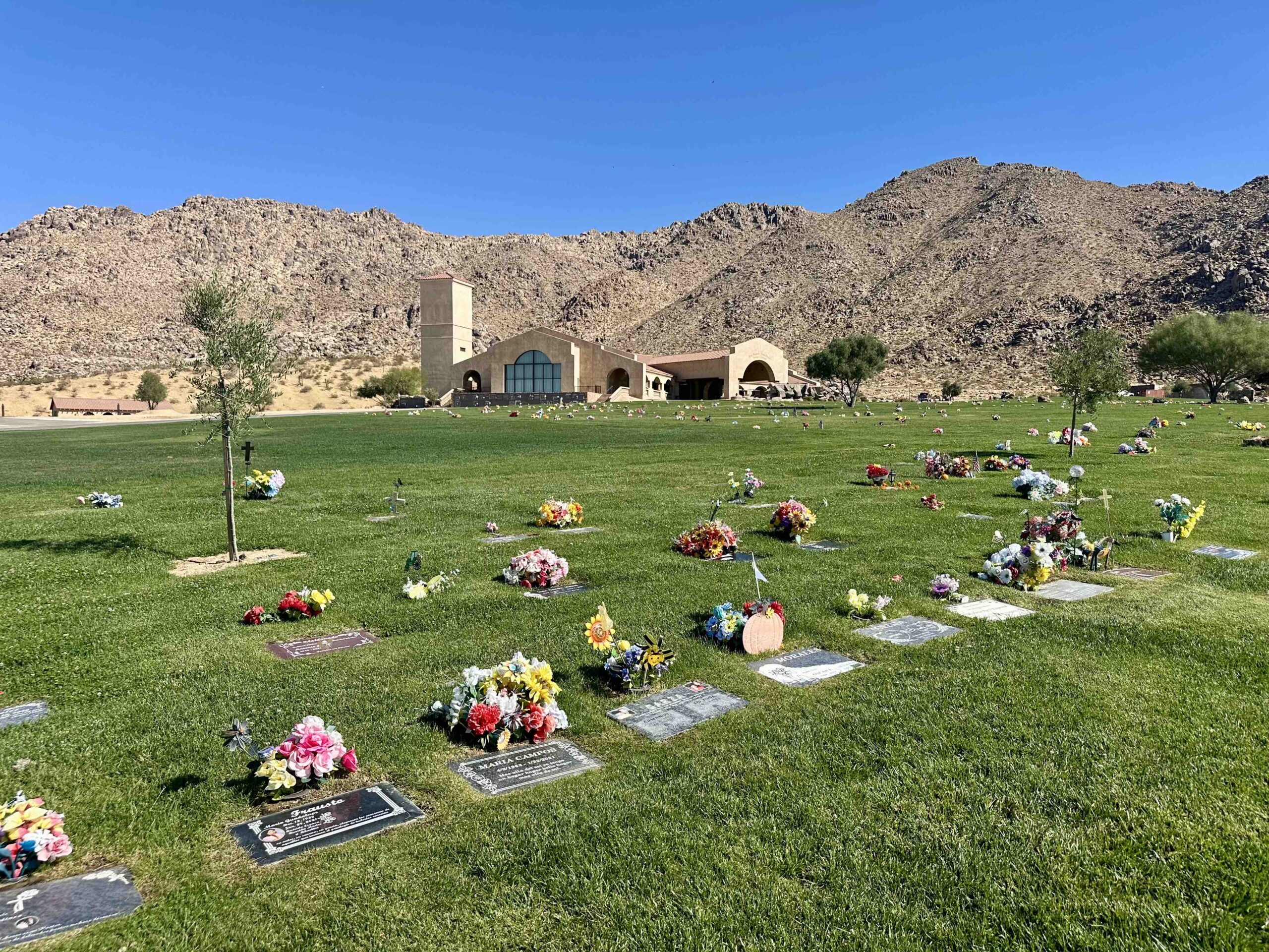 Lawn crypt in Sunset Ridge